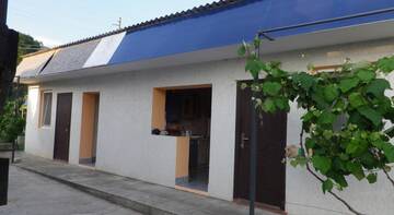 Фото номера Бюджетный трехместный номер Гостиница Guest house Kurortnoe г. Курортное 8