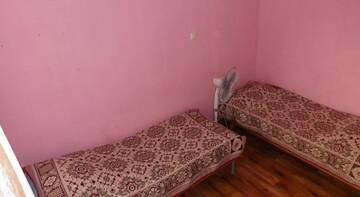 Фото номера Бюджетный трехместный номер Гостиница Guest house Kurortnoe г. Курортное 3