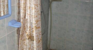 Фото номера Трехместный номер с собственной ванной комнатой Гостиница Guest House Anna г. Курортное 3