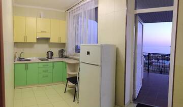 Фото номера Апартаменты с балконом Гостиница Гостевой дом БВИ г. Курортное 4