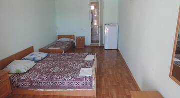 Фото номера Классический трехместный номер Гостиница Guest House Sevilya г. Курортное 2