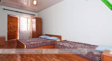 Фото номера Классический трехместный номер Гостиница Guest House Sevilya г. Курортное 5