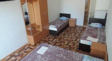 Фото номера Семейный номер с балконом Гостиница Guest House Sevilya г. Курортное 9