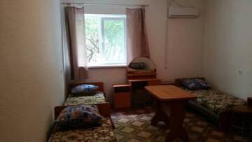 Фото номера Трехместный номер Гостиница Nadezhda г. Курортное 2